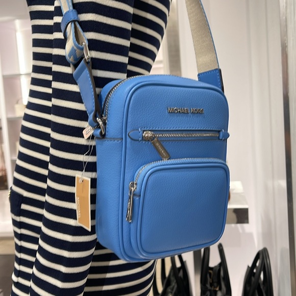 MICHAEL KORS Jet Set Medium Leather Crossbody Bag Flight
Sth Pacific
NWT - Picture 14 of 16